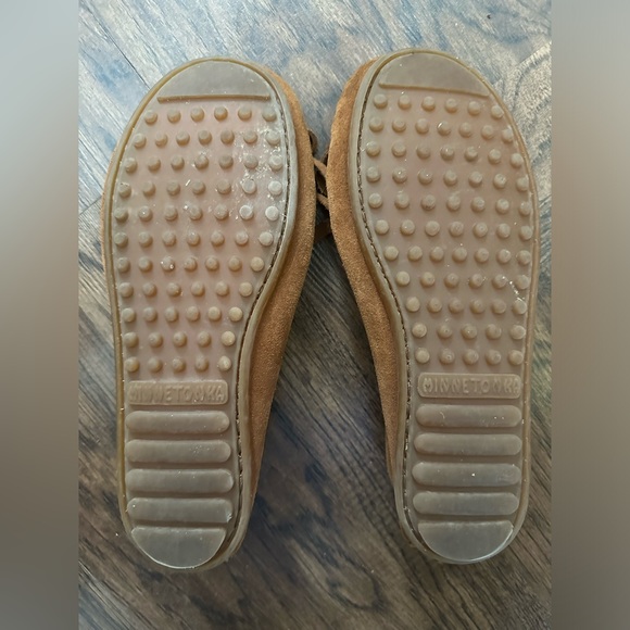 Minnetonka Kilty Kids Moccasin - Picture 3 of 6